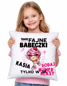 Poduszki z imieniem dla koleżanek z klasy na Dzień Kobiet z numerem klasy