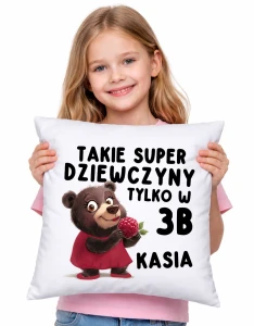 Poduszki z imieniem dla koleżanek z klasy na Dzień Kobiet z numerem klasy