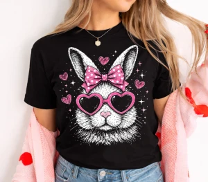 Czarna damska koszulka z królikiem - idealna na Wielkanoc 