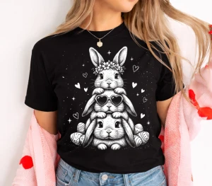 Czarna damska koszulka z królikiem - idealna na Wielkanoc