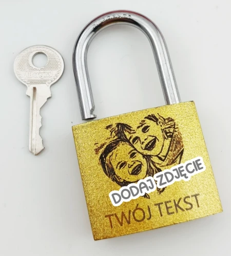 Kłódka dla zakochanych ze zdjęciem i napisem .webp
