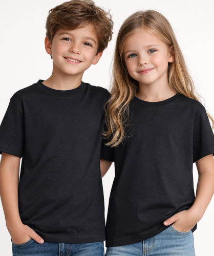 Czarna dziecięca koszulka bez nadruku.png