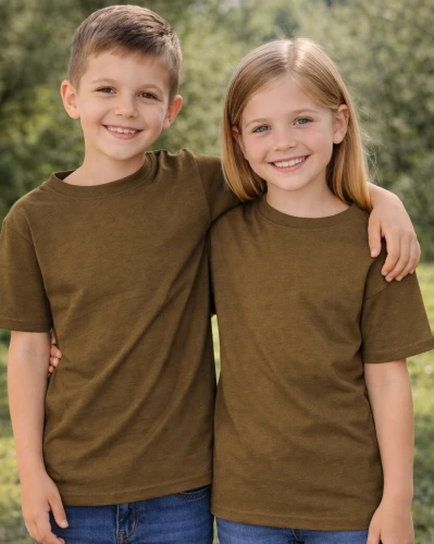 dziecięca koszulka w kolorze khaki bez nadruku.webp