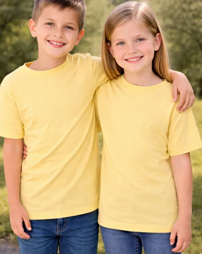 piaskowa dziecięca koszulka bez nadruku.webp