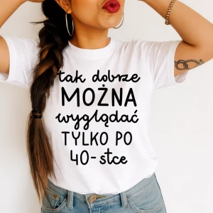 Damska koszulka na 40 urodziny - TAK DOBRZE MOŻNA WYGLĄDAĆ TYLKO PO 40-stce .webp