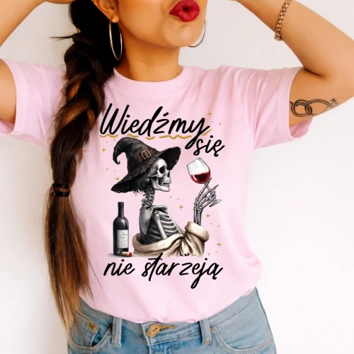 Koszulka dla koleżanki na urodziny - WIEDŹMY SIĘ NIE STARZEJĄ .webp