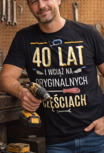 Męska koszulka na 40 urodziny - 40 lat i wciąż na oryginalnych częściach NA PREZENT.webp