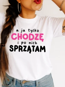 Koszulka dla Mamy - A JA TYLKO CHODZĘ I PO NICH SPRZĄTAM 