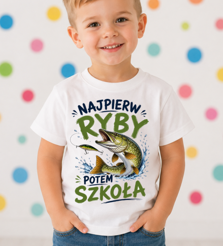 Koszulka dla chłopczyka z motywem wędkarskim najpier ryby potem szkoła zzz.png