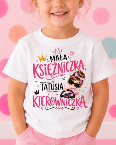 Koszulka dla dziewczynki z fajnym nadrukiem mała księżniczka tatusia kierowniczka zzz.png