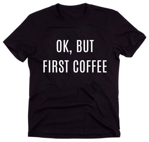 Czarny Klasyczny T-shirt "OK, BUT FIRST COFFEE"