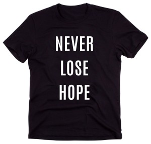 Czarny Klasyczny T-shirt "NEVER LOSE HOPE"